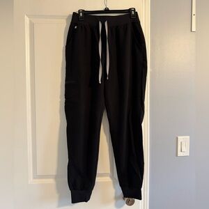 Figs Women’s Zamora Black Jogger Scrub Pants